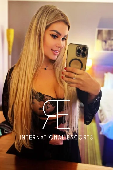 A very sexy selfie gallery profile picture of a London escort named Sunshine