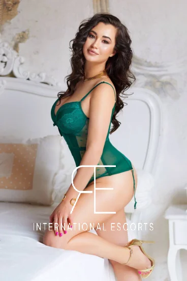 Busty Ukrainian escort Osana 