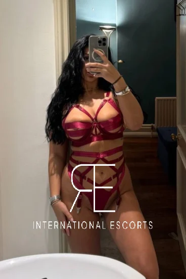 London escort Aylin taking a selfie in her red lingerie 