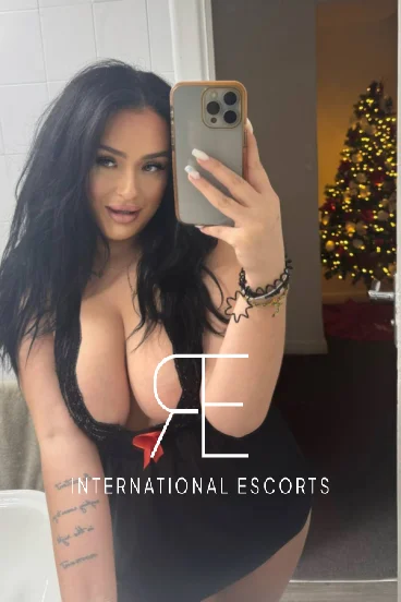 Busty escort Sugar taking a selfie 