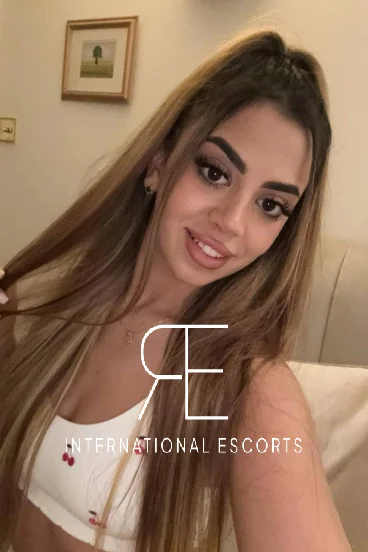 Selfie of a London escort named Soraya wearing a white bra top 