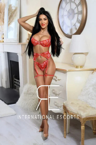 Full length photo of a London escort named Elizabeth 