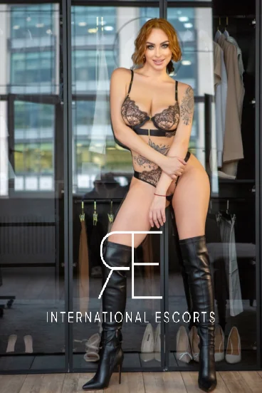 Curvy Russian London escort Aurika 